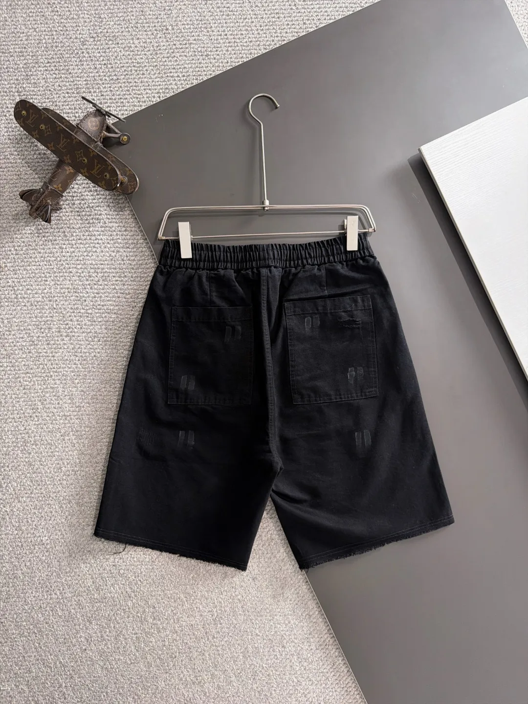 Next day shipment P160 Premium Burberry 2026 Spring/Summer New Arrival elastic band casual shorts, counter-customized fabrics Breathable, high comfort, impeccable details, brand element design concept, reflecting high quality. It feels delicate and soft! It presents a casual cut and the upper body shape is great! Sizes:S-3XL